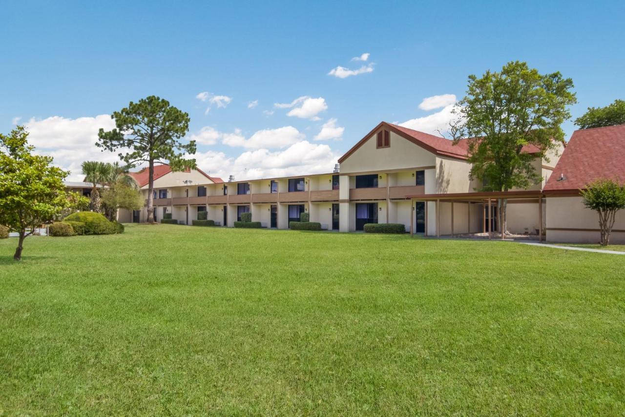 Red Roof Inn & Suites Brunswick I-95 Exteriör bild